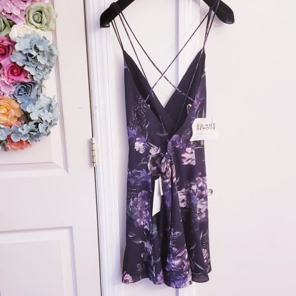 NWT FAME & PARTNERS Swing Mini Dress Black Purple Floral 6 SMALL V-Neck Strappy - Picture 3 of 9